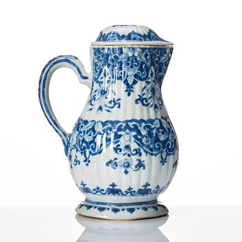 Kanna med lock, porslin, Qingdynastin Kangxi (1662-1722).