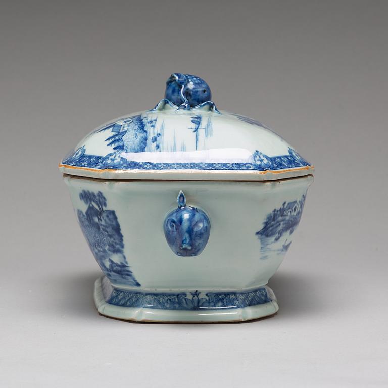 A blue and white tureen with cover and similar stand, Qing dynasty, Qianlong (1736-95).