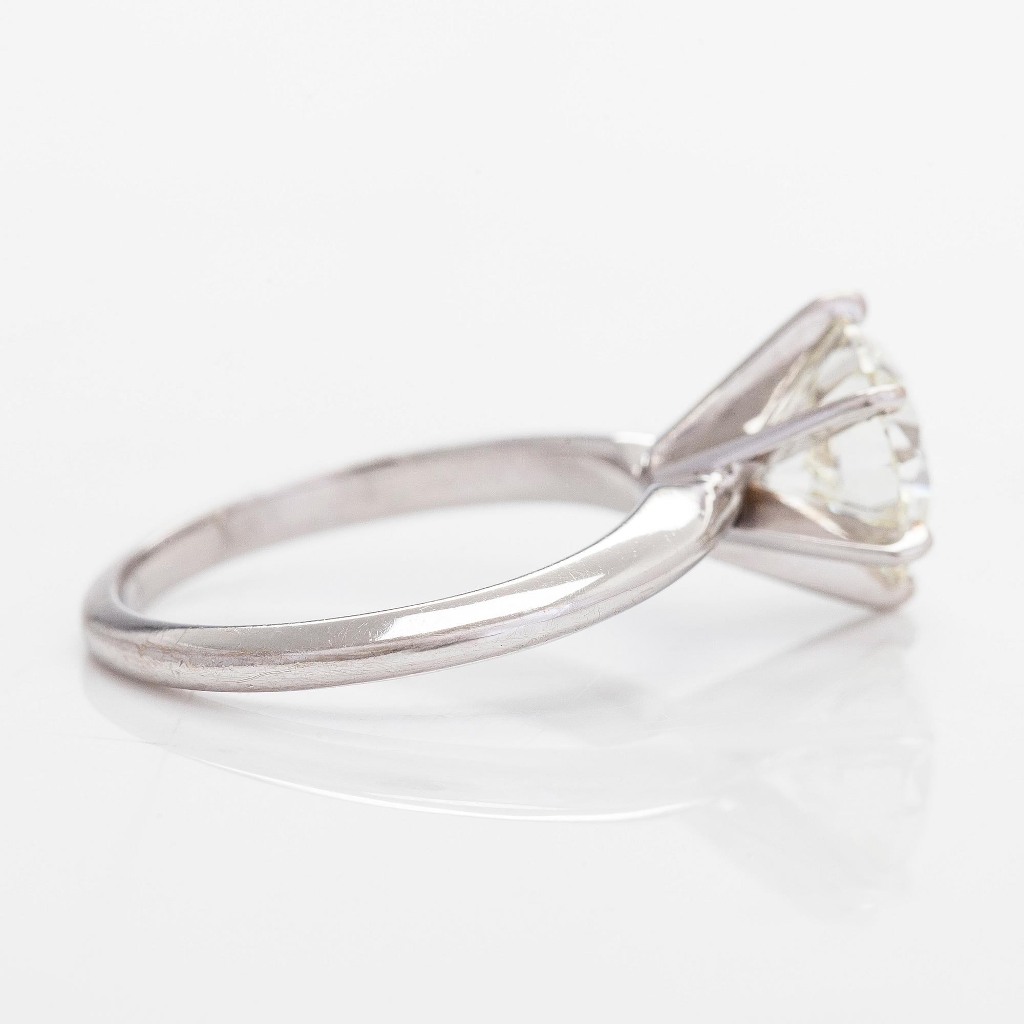 Ring, 14K white gold, set with a brilliant-cut diamond approximately 2.08 ct. Accompanied by EGL certificate.