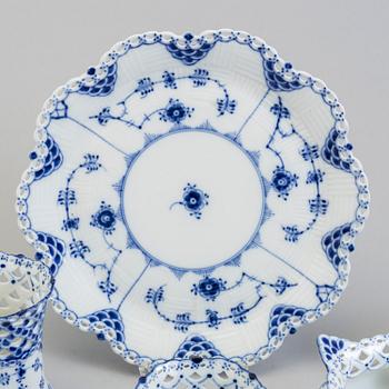 23 PIECES OF ROYAL cOPENHAGEN PORCELAIN.