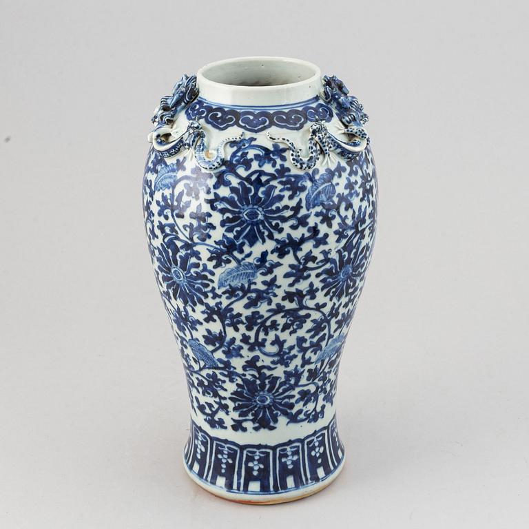 A blue and white baluster vase, Qing dynasty, 19th Century.