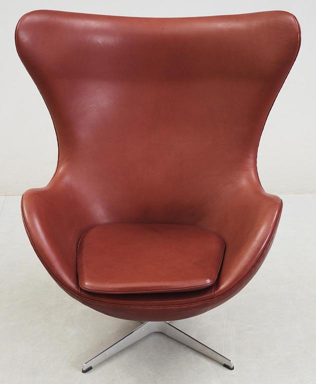 An Arne Jacobsen brown leather 'Egg' chair, Fritz Hansen, Denmark 2006.
