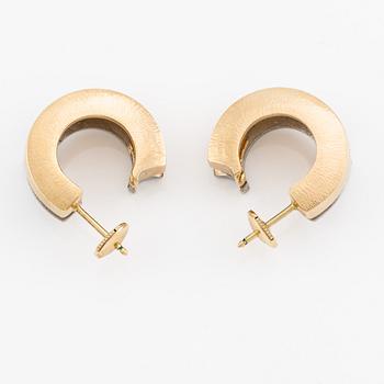 Ole Lynggaard, a pair of earrings, 18K gold and white gold with brilliant-cut diamonds.