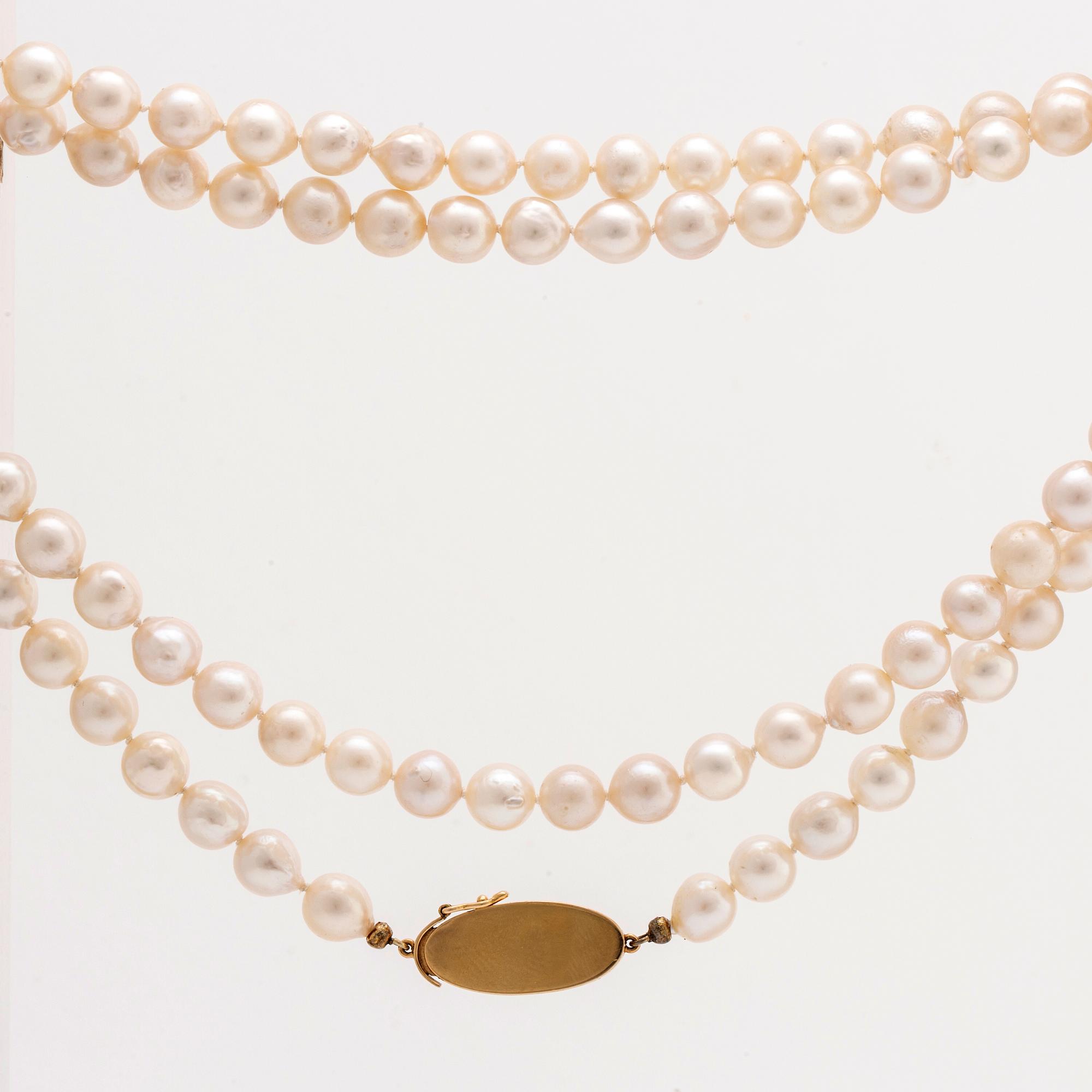 PÄRLCOLLIER odlade pärlor ca 7,5 mm lås i 18K guld , längd ca 85 cm.