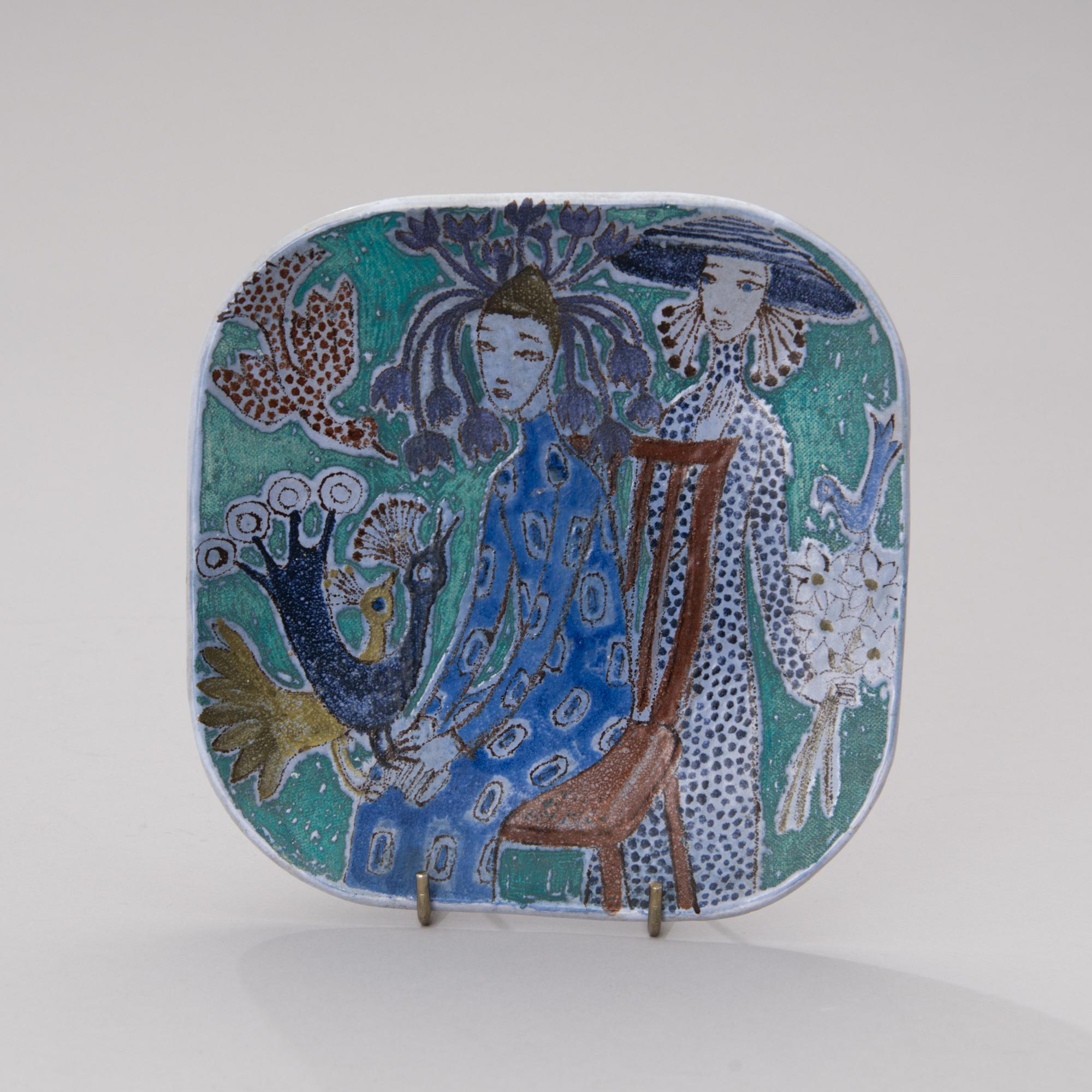 A ceramic dish signed Hilkka-Liisa Ahola, Arabia. - Bukowskis