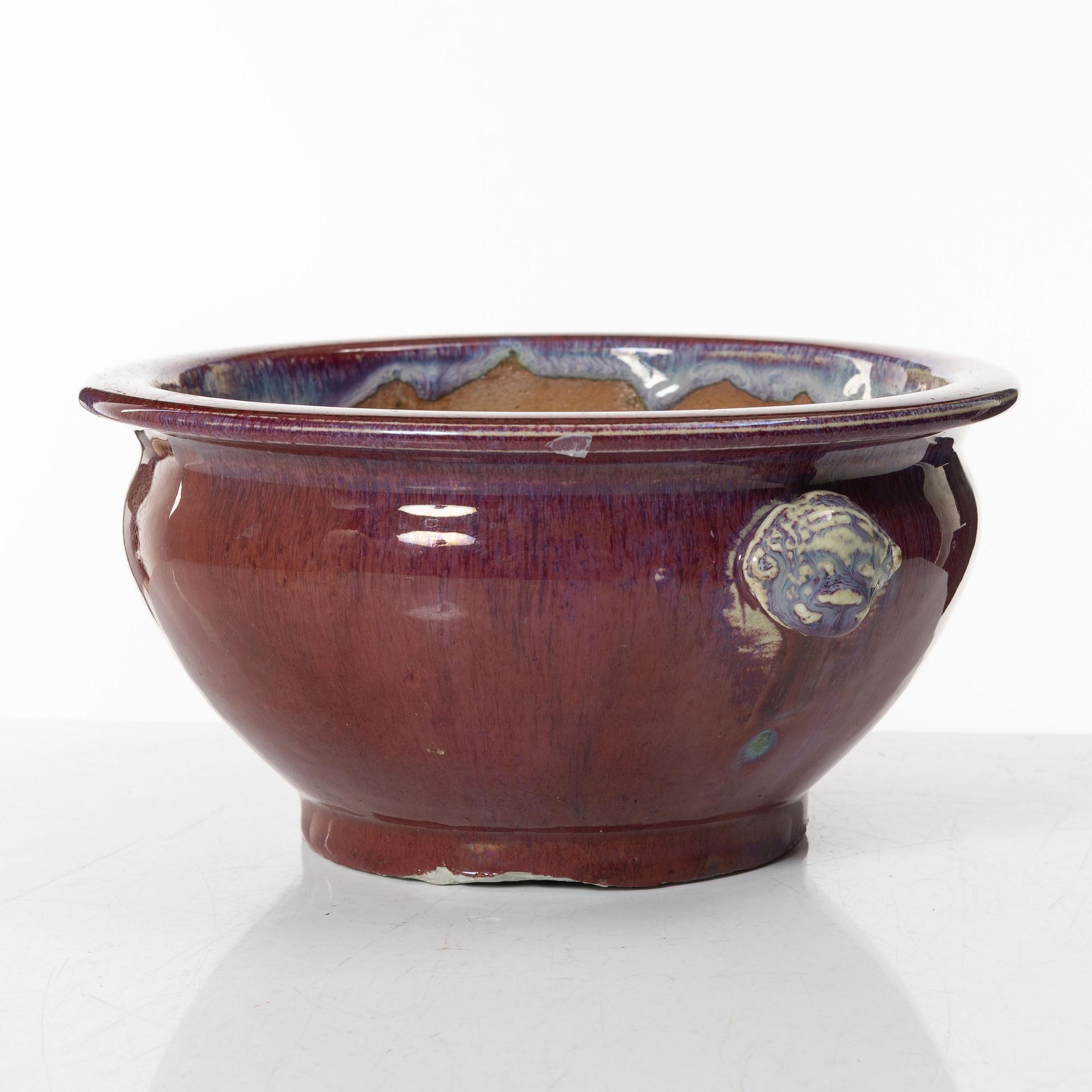 A Chinese sang de boeuf stoneware bowl / flowerpot, 20th century.