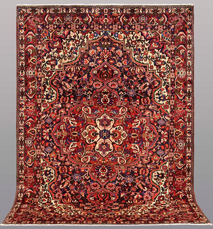A CARPET, Baktiari, ca 315 x 212 cm.