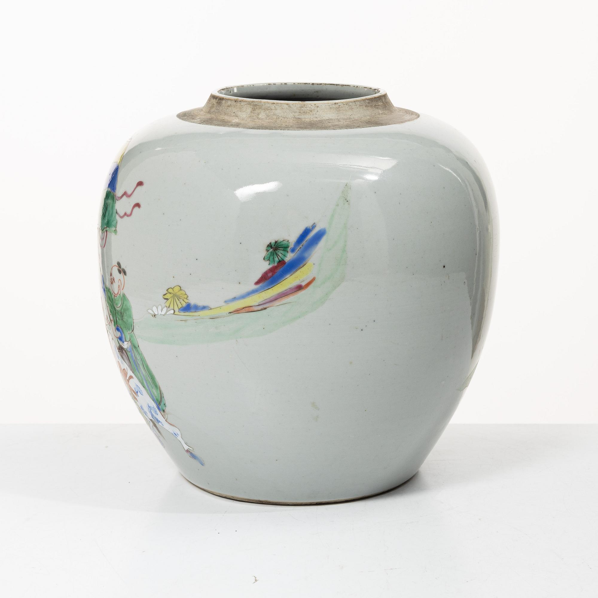 A famille rose jar, Qing dynasty, 18th century.