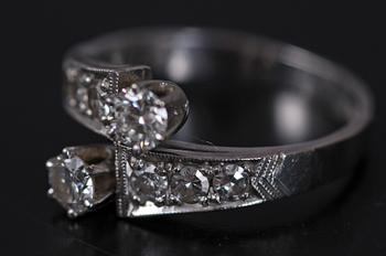RING, vitguld m biljanter tot ca 0,75 carat.