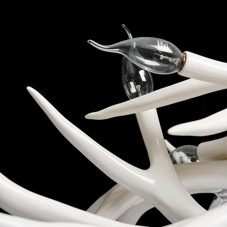 Jason Miller, takkrona, "Superordinate Chandelier 12 Antlers, taklampa, Roll & Hill, USA.