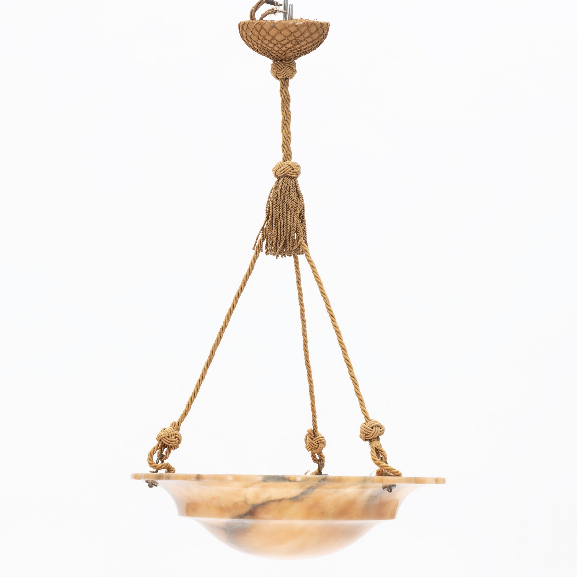 Taklampa, alabaster, 1920/30-tal.