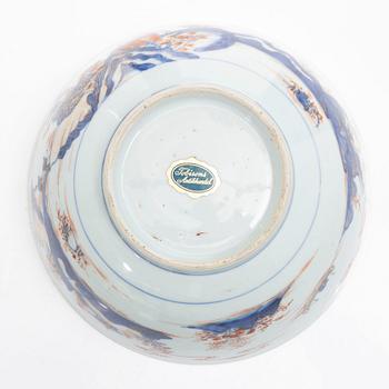 Mugg, bålskål samt fat, tre stycken, porslin. Qingdynastin, 1700-tal.