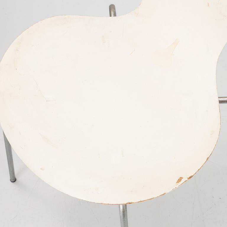 Arne Jacobsen, Four 'Series 7' chairs, Fritz Hansen Denmark 1970.