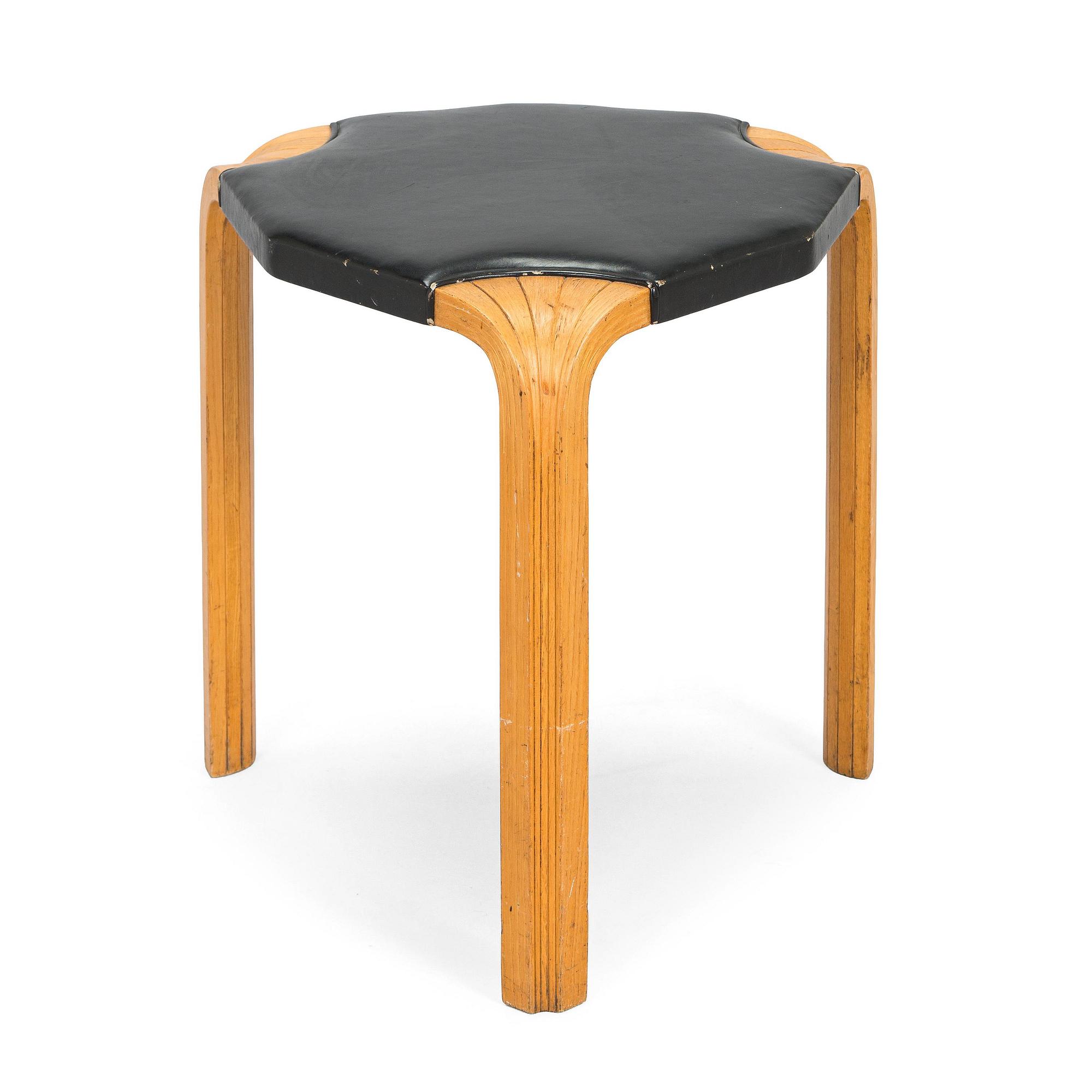 Alvar Aalto, jakkara, mallli X 602, O.Y. Huonekalu- ja Rakennustyötehdas A.B. 1900-luvun puoliväli.