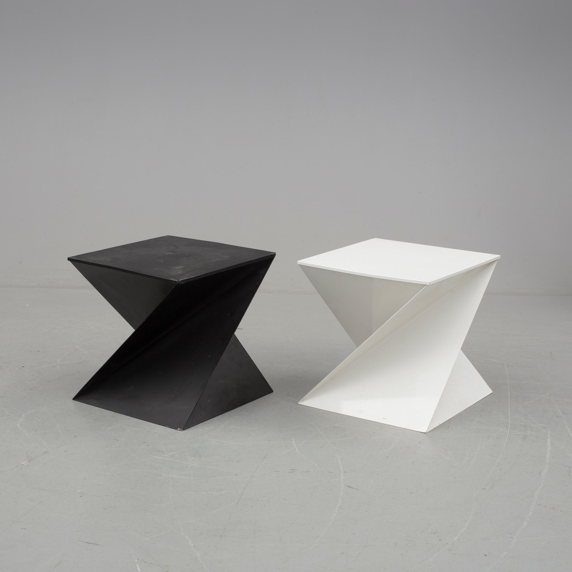 BORD, 2 stycken, Nordiska Galleriet, 1900/2000-tal.