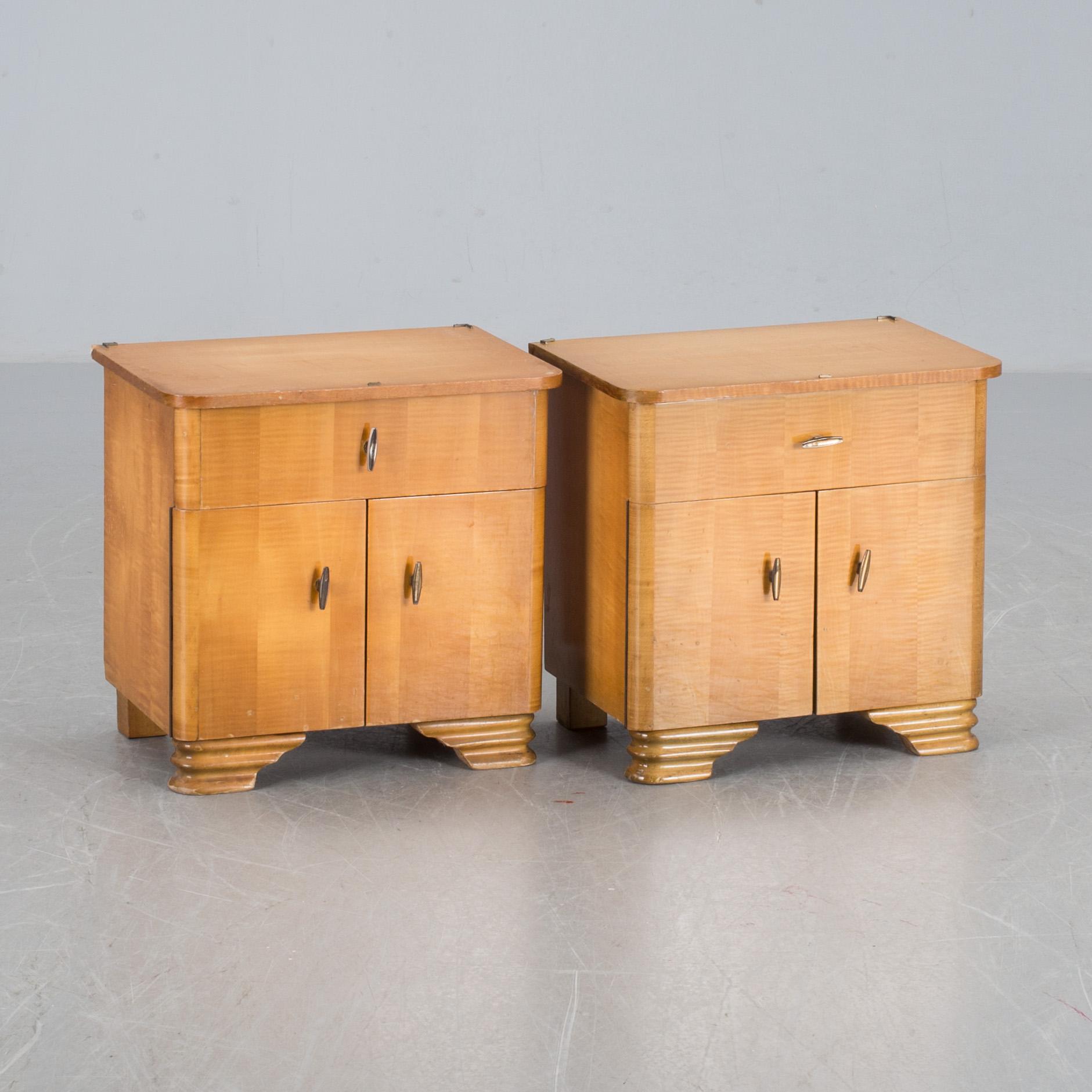 SÄNGBORD, ett par, 1900-talets första hälft.