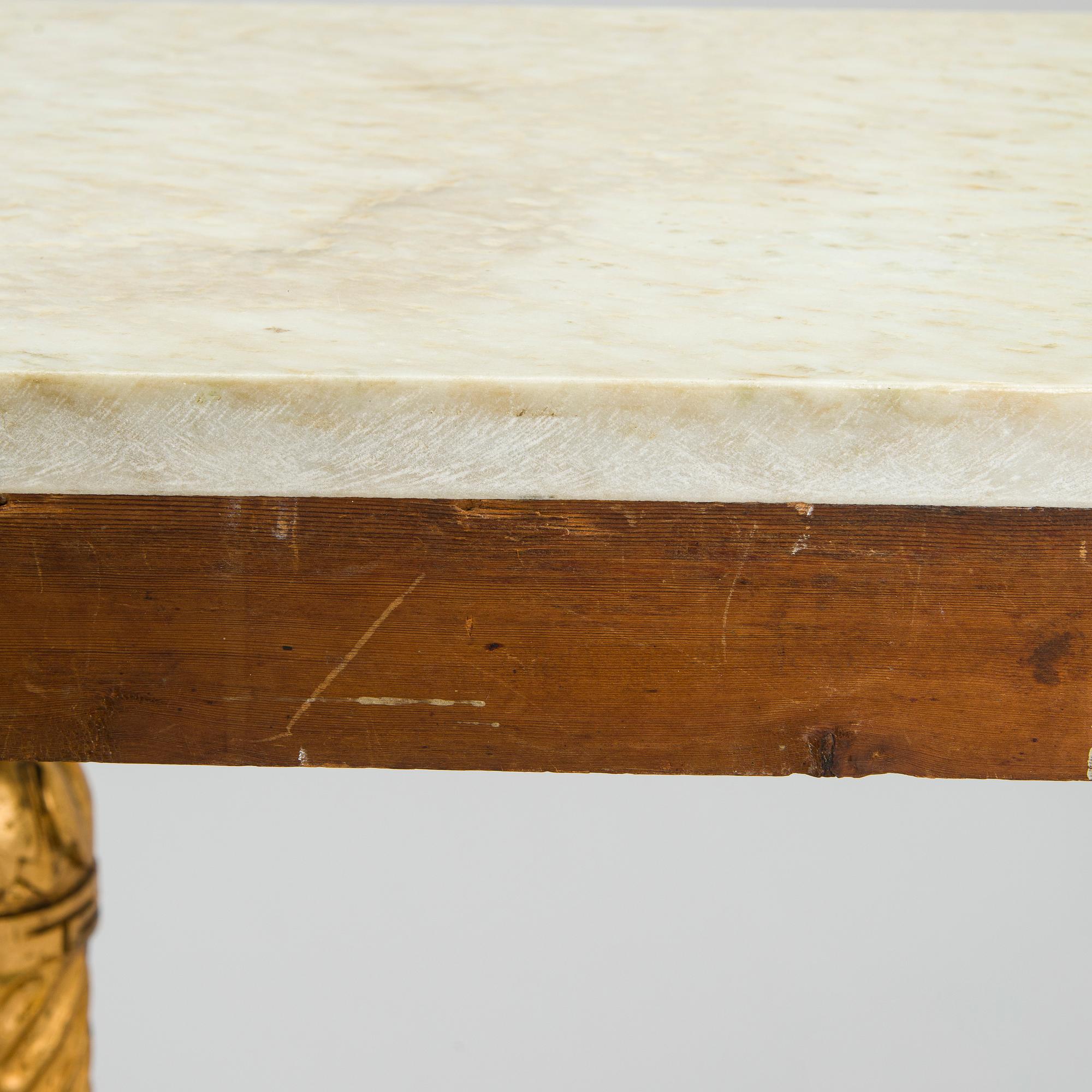 Jonas Frisk, Konsolipöytä, signeerattu J Frisk (toiminut 1805 - 1824), Tukholman hallileima, epäselvä vuosi. Myöhäiskustavilainen.