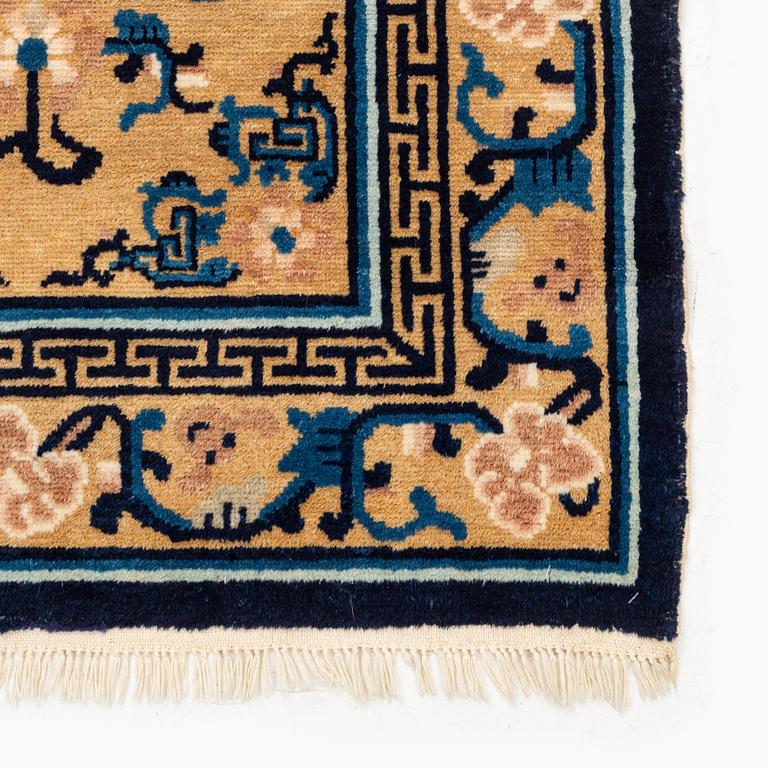 A Ningxia rug, north China, Qing dynasty, late 19th century. Measure approx. 150x90 cm.