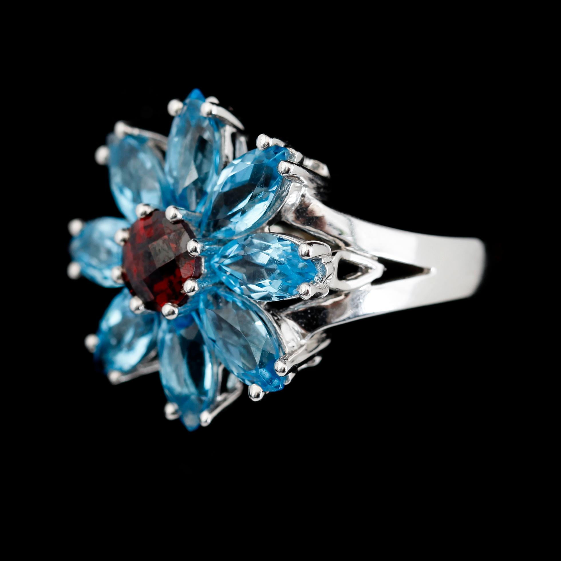 RING, 14K vitguld, topaser och rhodolit granat.