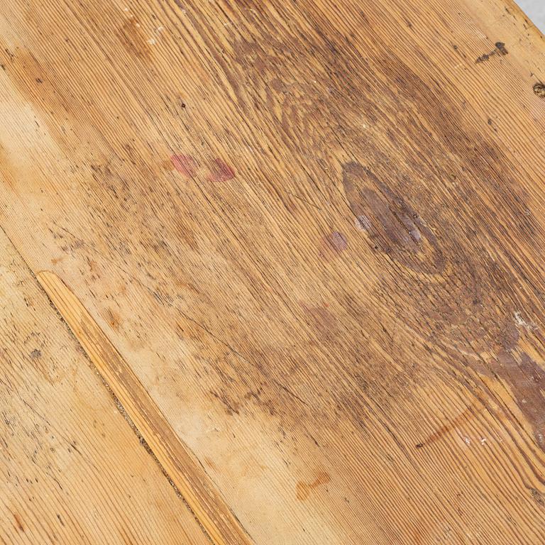 A wooden table, 18th/19th century.