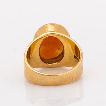 PENDANT W CHAIN and RING, 18K gold and shell cameos, length approx 54 cm, G Dahlgren & Co Malmö 1962.