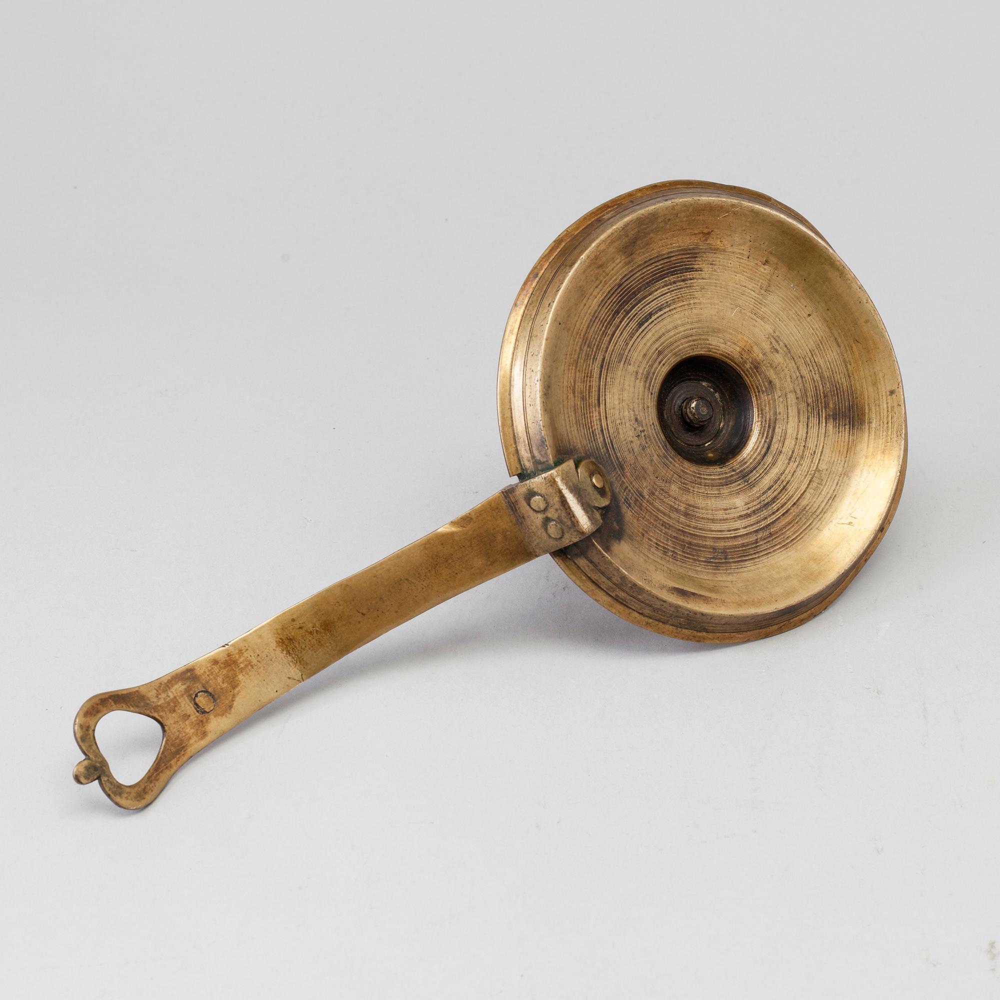 AN 18TH CENTURY NIGHT LIGHT.