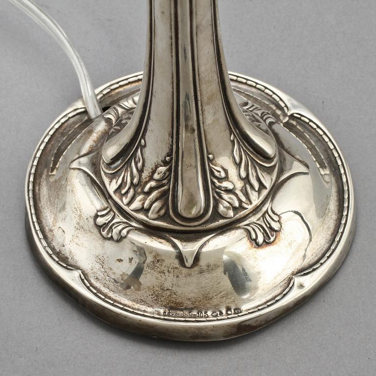 BORDSLAMPA, silver, CG Hallberg, Stockholm, 1920. Vikt 615 g.