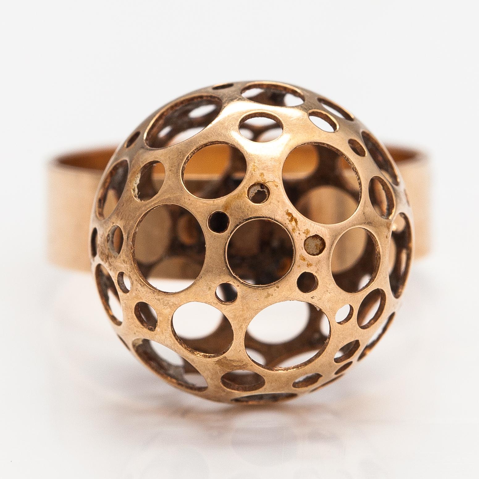 Liisa Vitali, Halsband och ring "Leppäkerttu", 14K guld. Westerback, Helsingfors 1970.