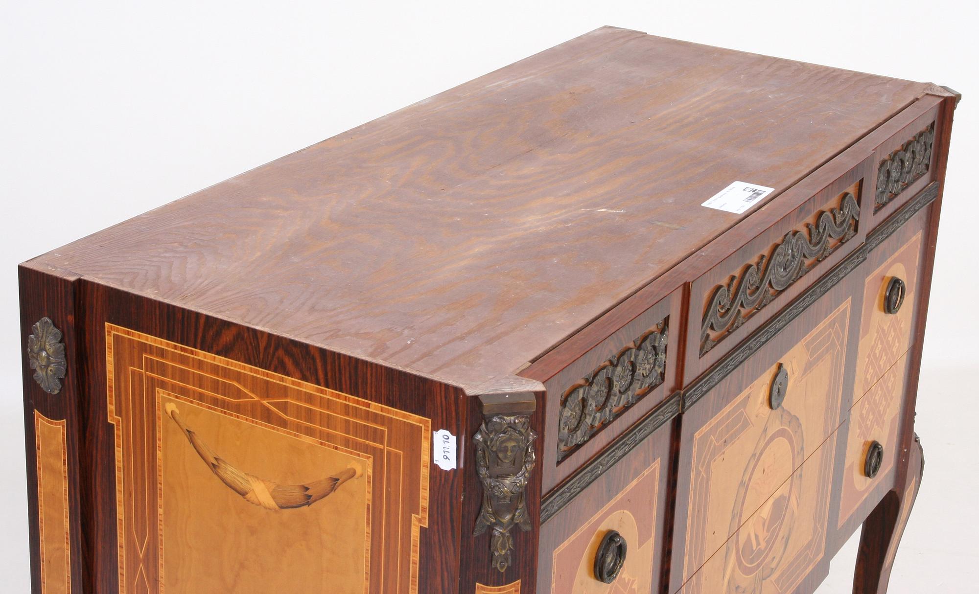 BYRÅ, gustaviansk stil, 1900-tal.