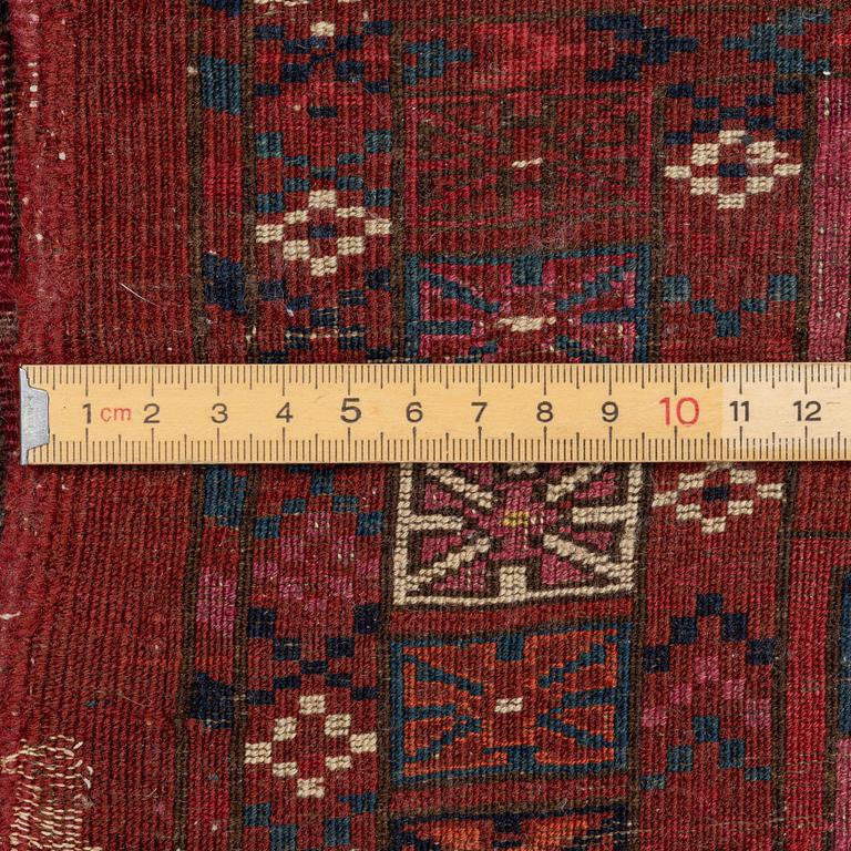 Matta, antik Chuval, Turkmensk, ca 116 x 76 cm.