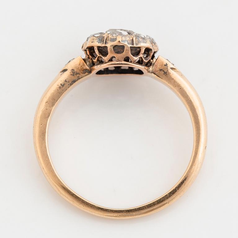 Ring 14K gold with rose-cut Diamonds, size 49.