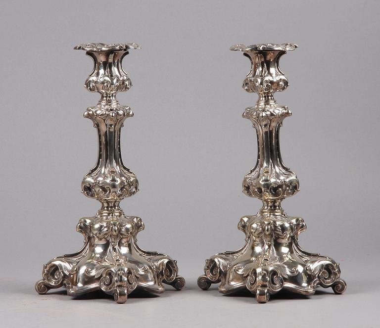 LJUSSTAKAR, ett par, nysilver, nyrokoko, 1800/1900-tal.