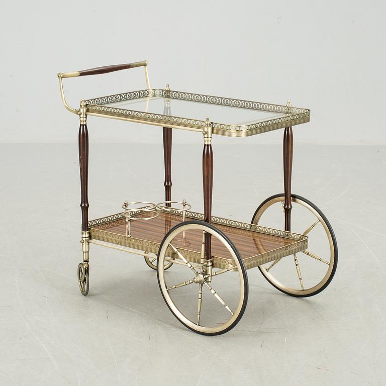 SERVERINGSVAGN, 1900-talets senare del.