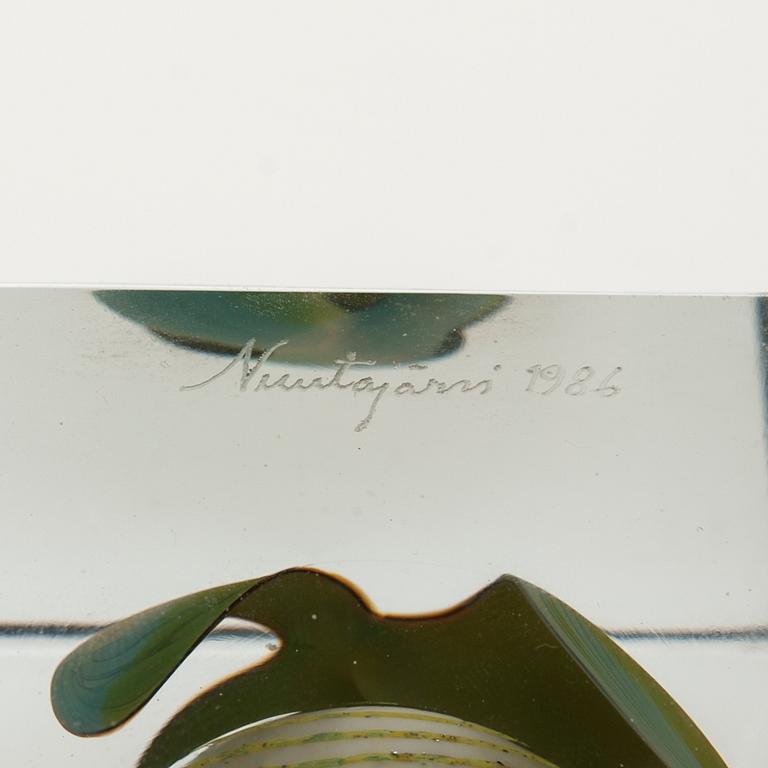 ÅRSKUB, glas, numerad 345/2000, signerad Oiva Toikka  Nuutajärvi 1986.