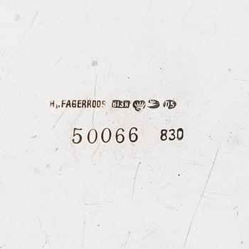 Wilhelm Fahlström, soppslev, silver, Helsingfors 1818-28 och Hjalmar Fagerroos' sockerskål, silver, Helsingfors 1909.