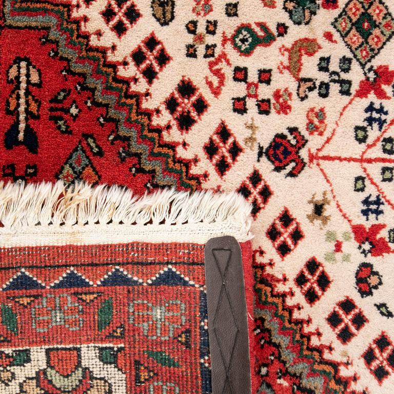 Carpet, Oriental, 200 x 190 cm.