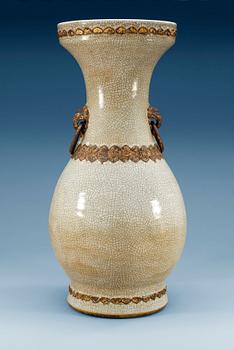 A large vase, Qing dynasty.