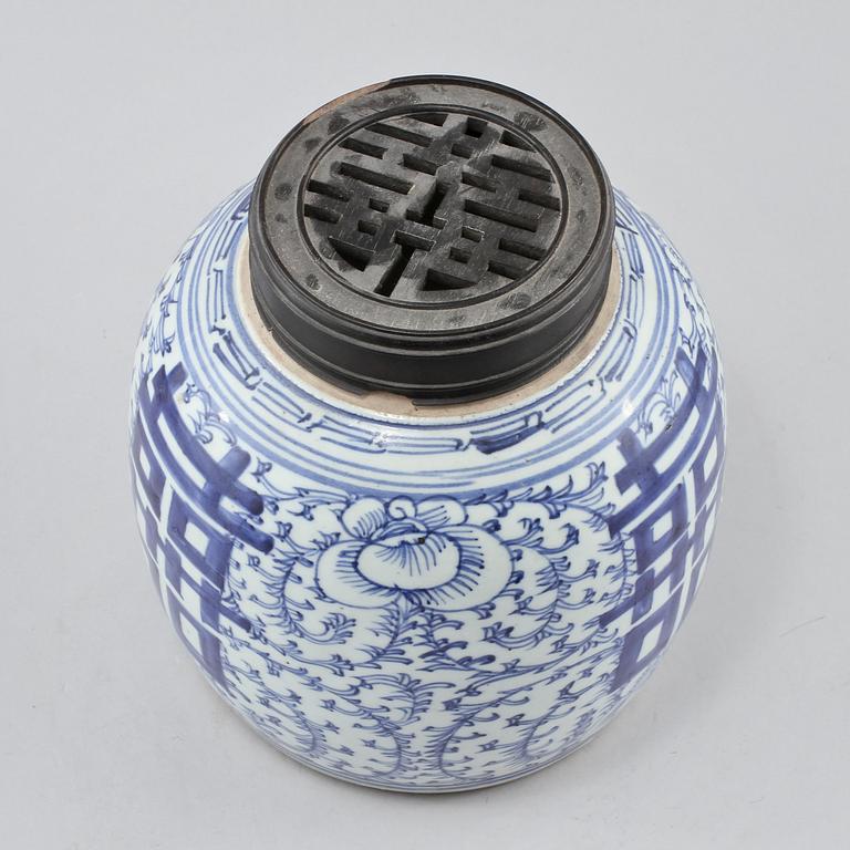 INGEFÄRSKRUS, porslin, Kina, 1800-tal.