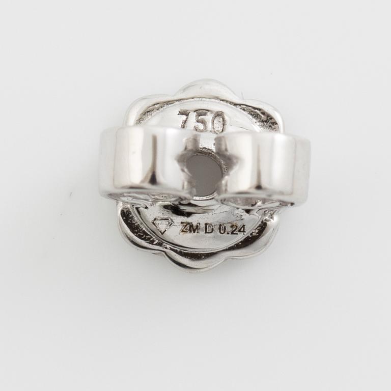 Earrings 18K white gold set with brilliant-cut diamonds, accompanied by GIA dossier.