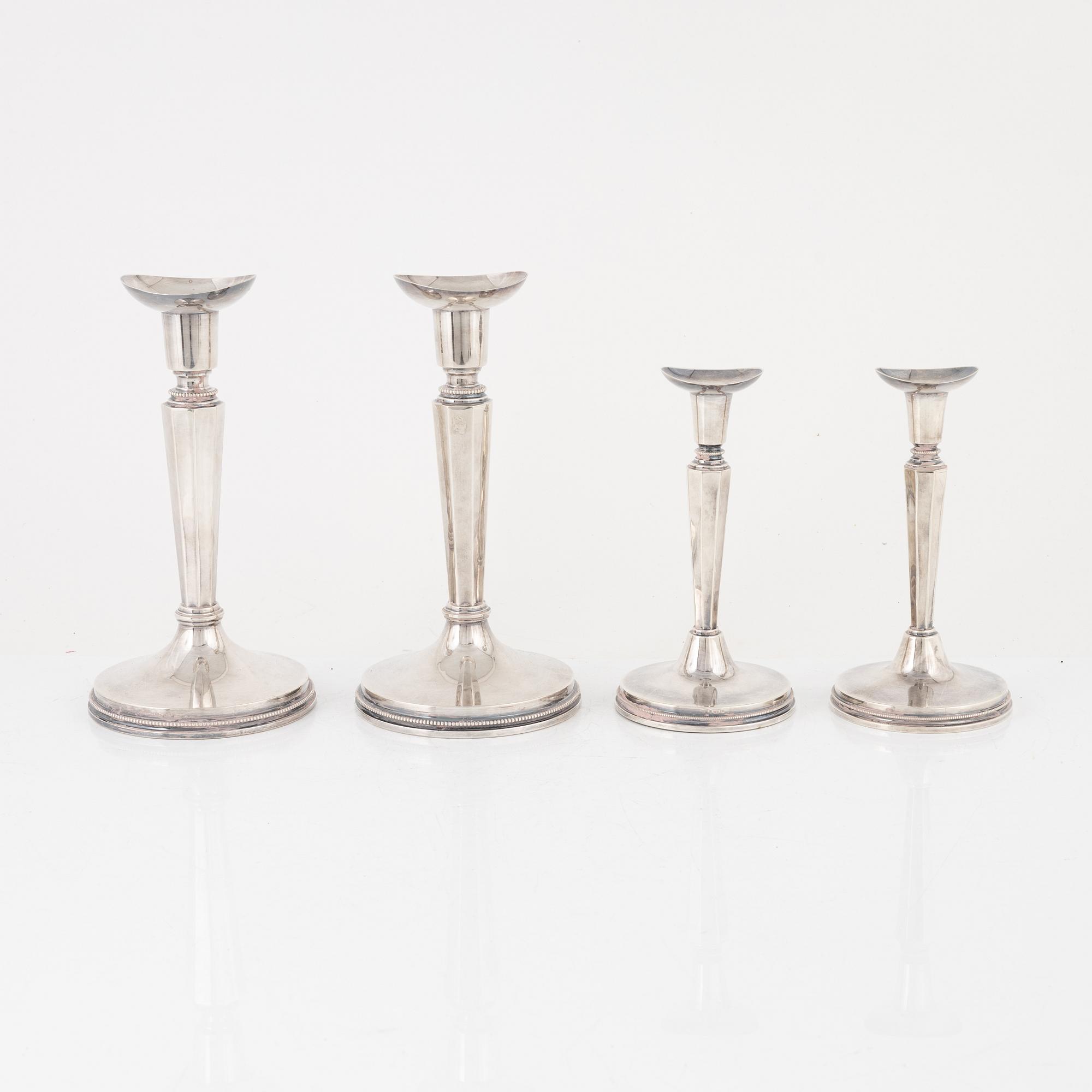 Eric Löfman, ljusstakar, två par, silver, MGAB, Uppsala, 1962 respektive 1976.