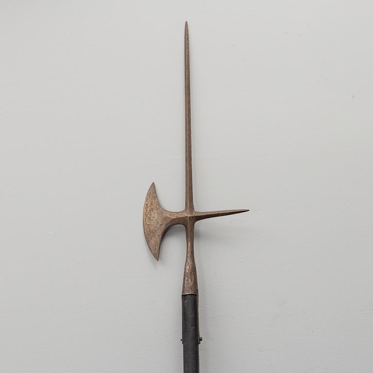 HILLEBARD, svensk, s.k. m/1697 med järnskodd stång.