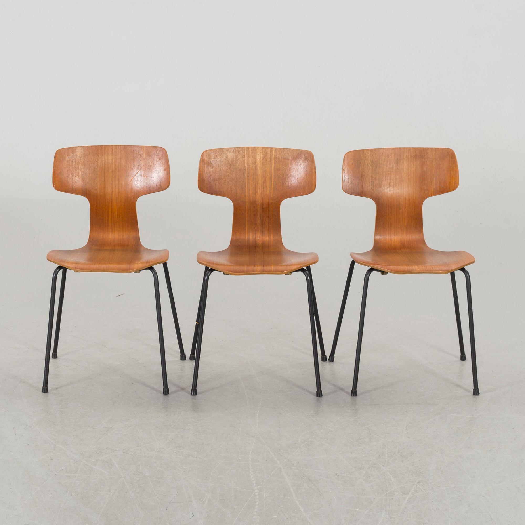 ARNE JACOBSEN, STOLAR 3 ST "T-STOLEN" för Fritz Hansen Danmark 1900-talets andra hälft.