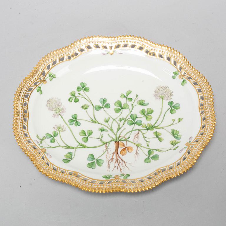 GALLERKORG med FAT, porslin. Royal Copenhagen, "Flora Danica", Danmark, 1900-tal.