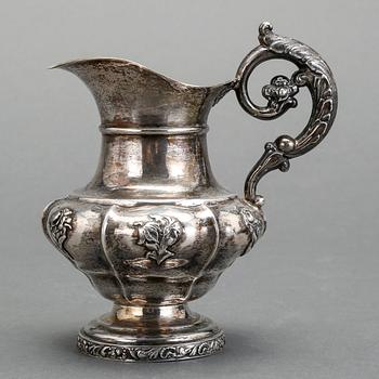 GRÄDDKANNA, silver, Fredrik & Wilhelm Zethelius, Stockholm, 1840. Vikt ca 195g.