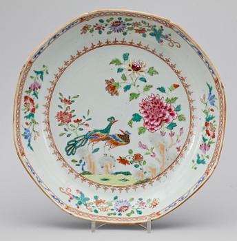 SKÅLFAT, kompaniporslin. Qing dynastin, Qianlong (1736-95).