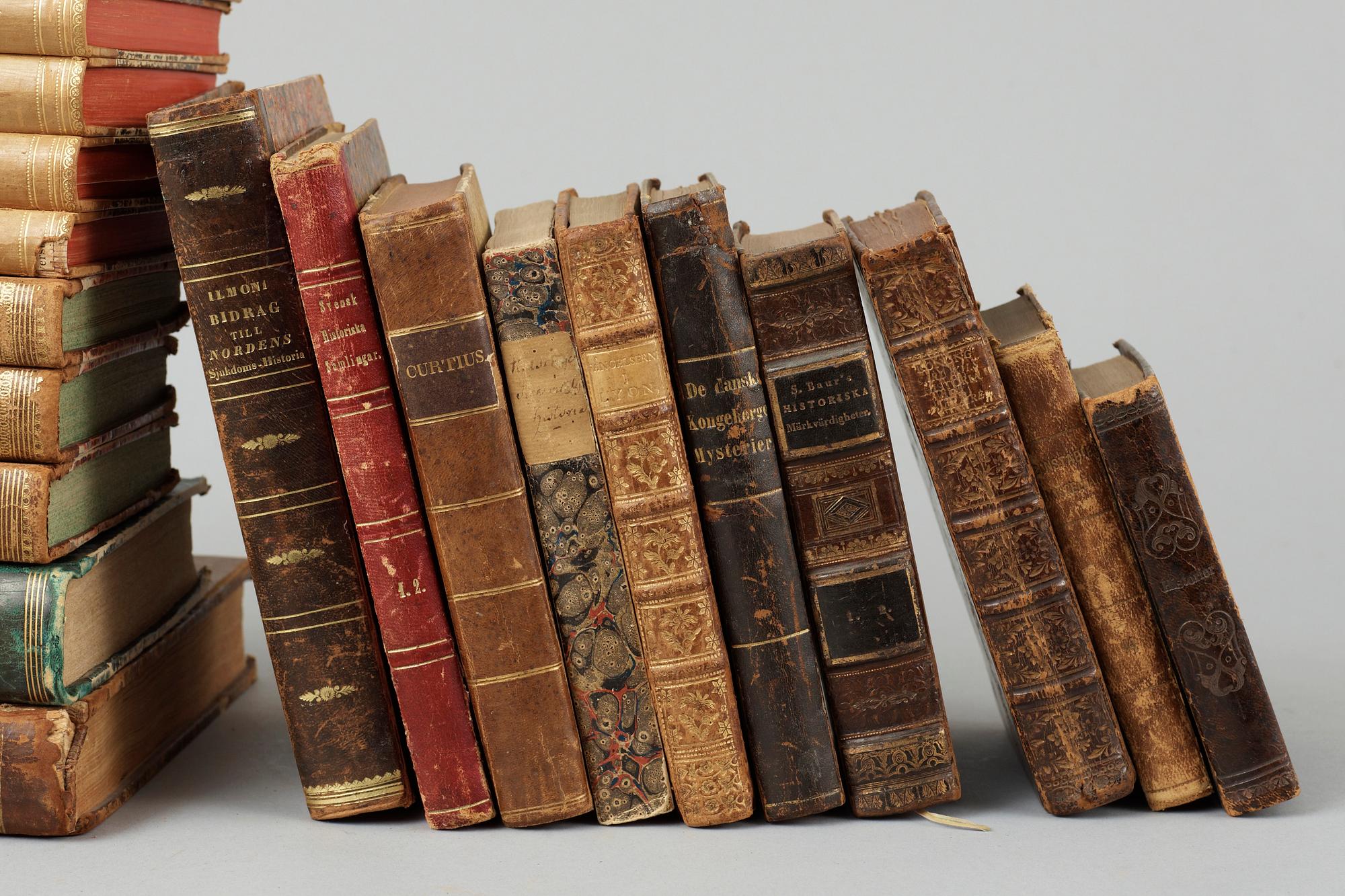BOKPARTI OM HISTORIA, 27 vol, bla "Utkast till Helsinglands och Helsinge...Regemente.." av CP. Ström, Stockholm 1828.