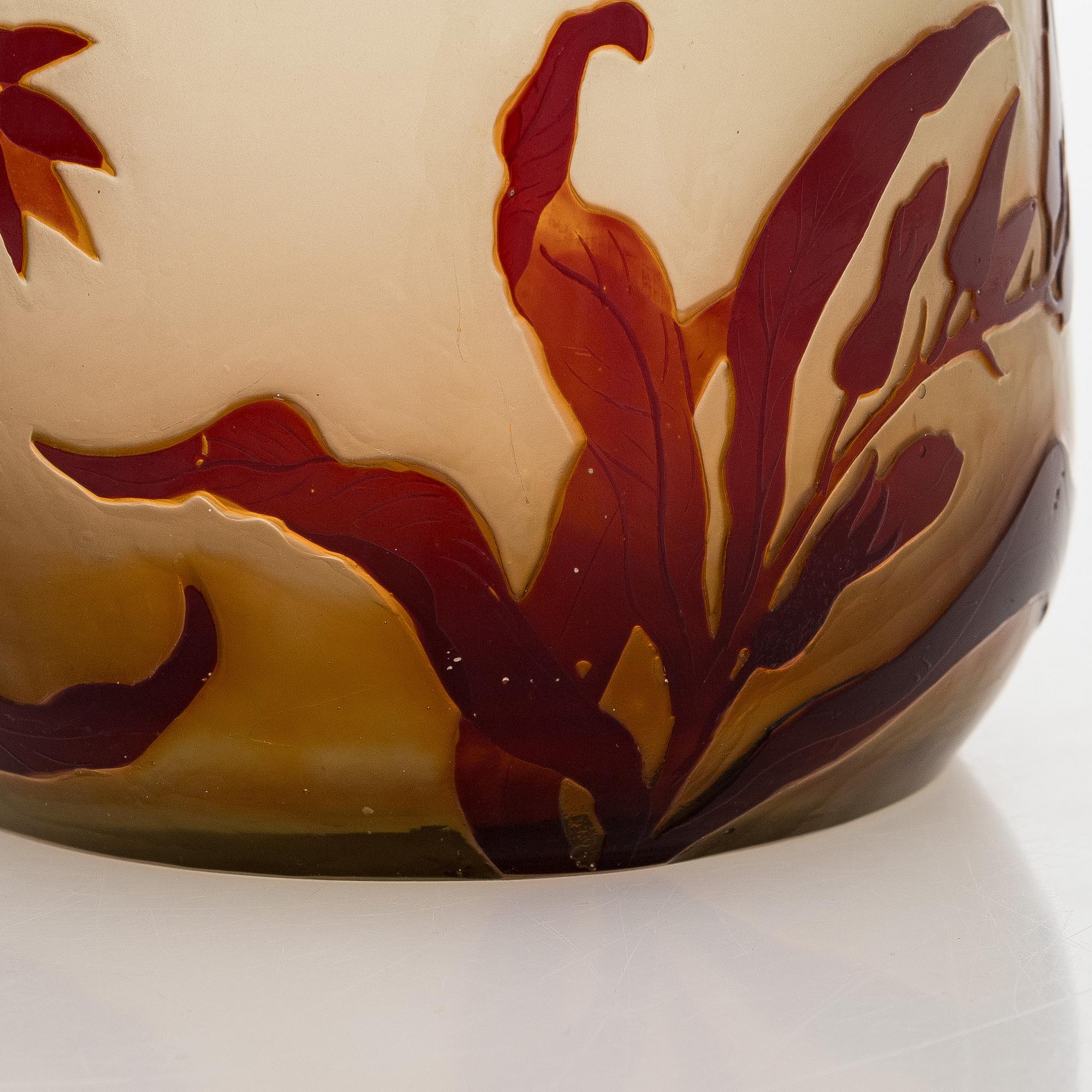 Emile Gallé, vas, överfågnsglas, signerad  E. Gallé, Frankrike, 1800-talets slut.
