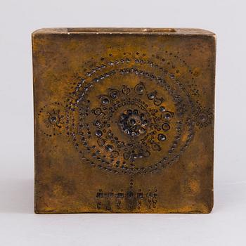 RUT BRYK, MALJAKKO, kivitavaraa, "Talo", signeerattu Bryk.