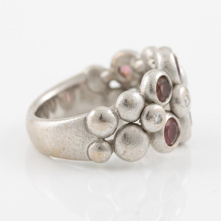 Ole Lynggaard ring "Bubbles" 18K white gold with faceted tourmalines and round brilliant-cut diamonds.
