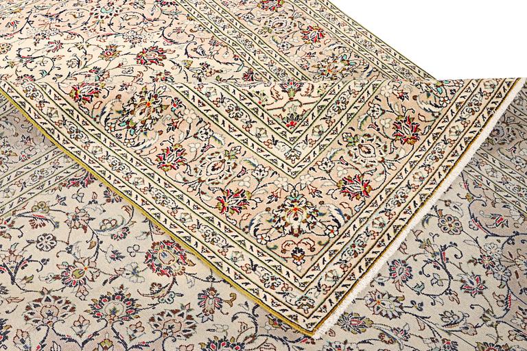 A Keshan carpet, c. 342 x 242 cm.